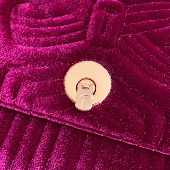 BRAND NEW ❣️Ted Baker Rachila Velvet Quilted Bag - Picture 8 of 11